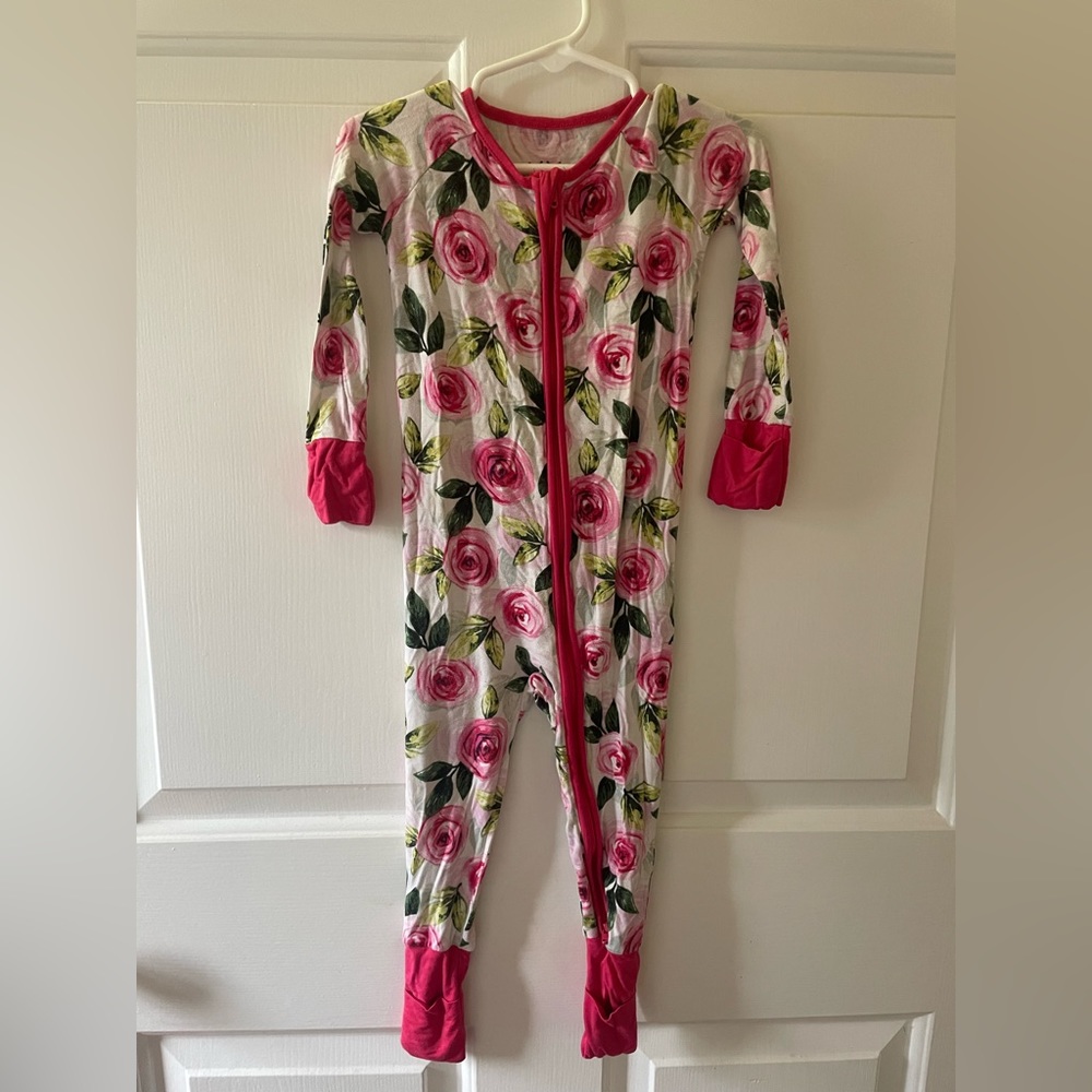 Little Sleepies Roses Zippy 12/18 months. Good used condition, some piling.